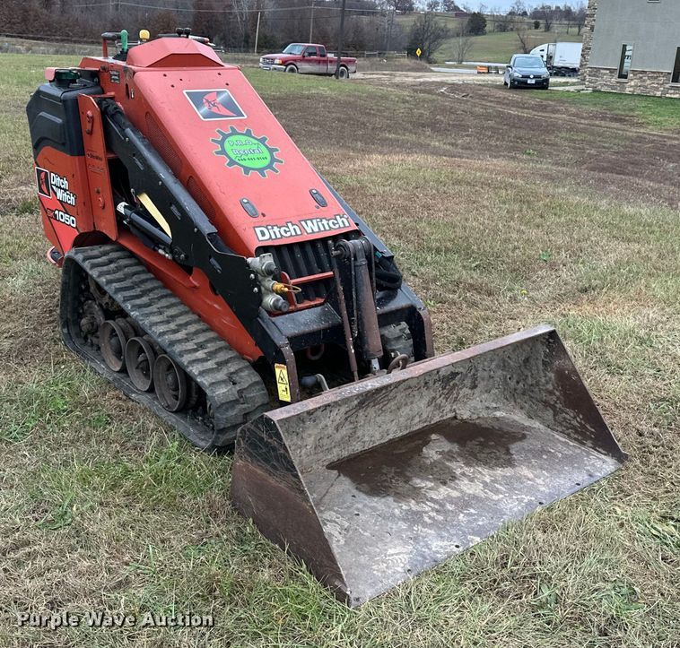 image for item DV0754 2018 Ditch Witch SK1050 compact utility loader