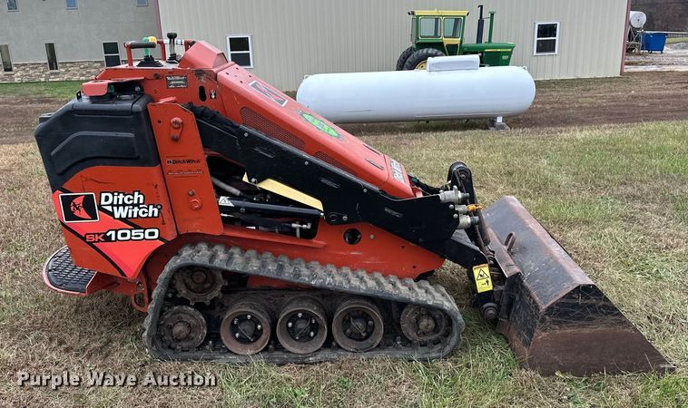 image for item DV0754 2018 Ditch Witch SK1050 compact utility loader