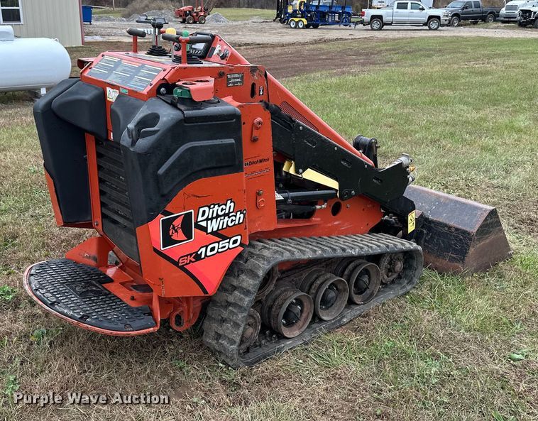 image for item DV0754 2018 Ditch Witch SK1050 compact utility loader