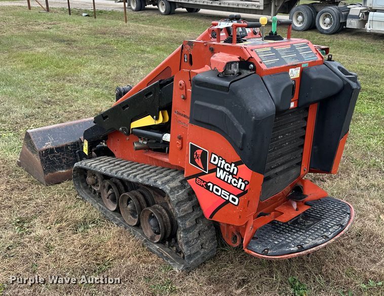 image for item DV0754 2018 Ditch Witch SK1050 compact utility loader
