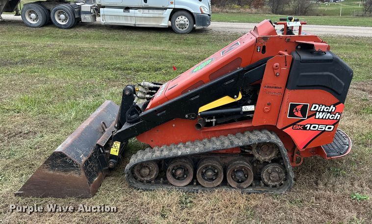 image for item DV0754 2018 Ditch Witch SK1050 compact utility loader