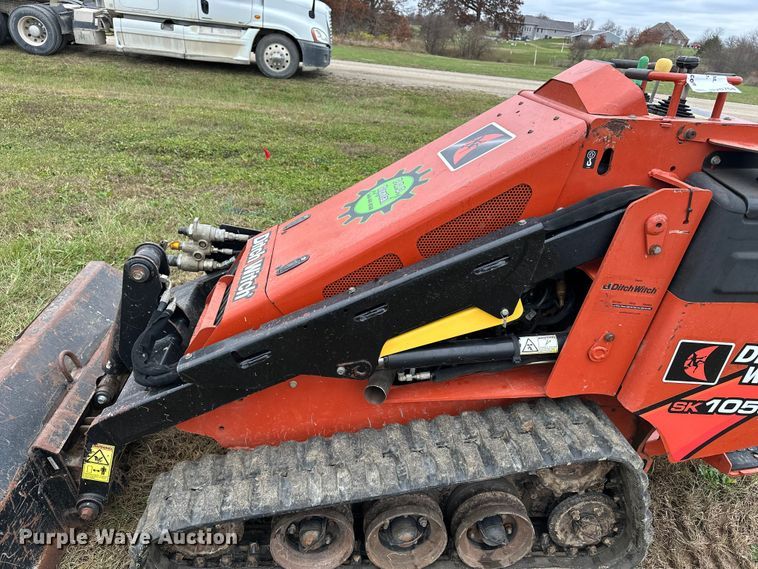image for item DV0754 2018 Ditch Witch SK1050 compact utility loader