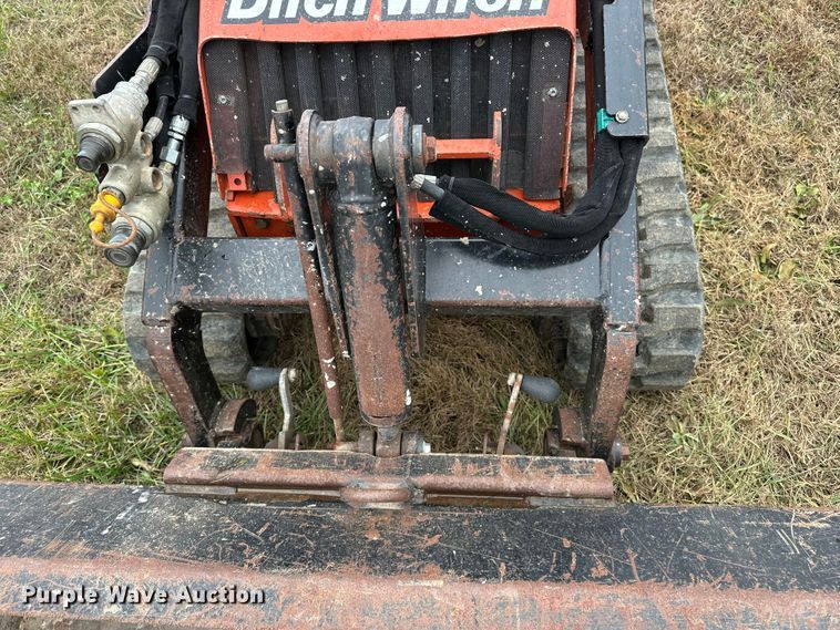 image for item DV0754 2018 Ditch Witch SK1050 compact utility loader