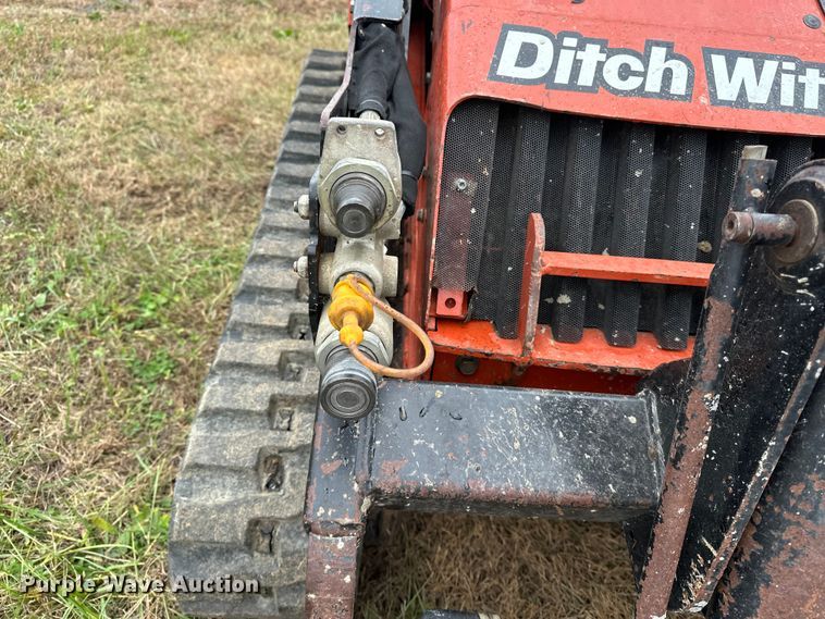 image for item DV0754 2018 Ditch Witch SK1050 compact utility loader