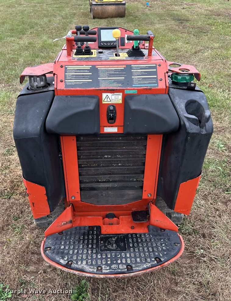 image for item DV0754 2018 Ditch Witch SK1050 compact utility loader