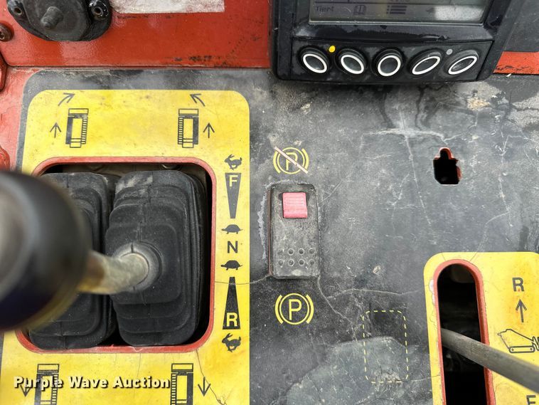 image for item DV0754 2018 Ditch Witch SK1050 compact utility loader