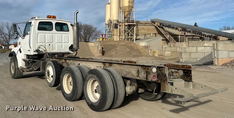 image for item DW4337 2003 Sterling L-Line truck cab and chassis