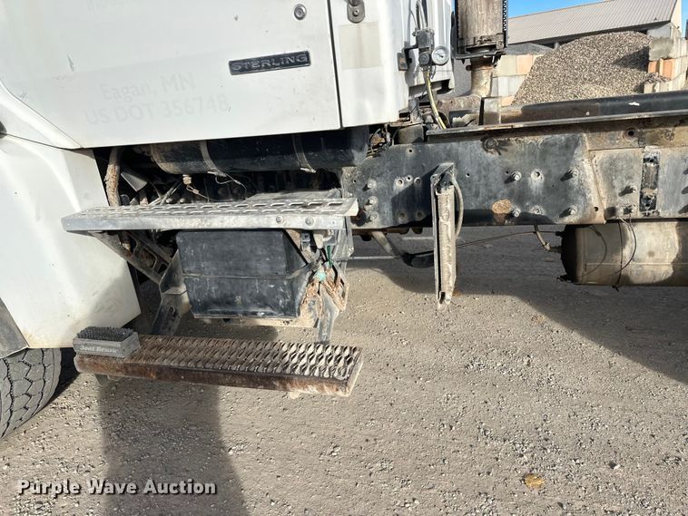 image for item DW4337 2003 Sterling L-Line truck cab and chassis