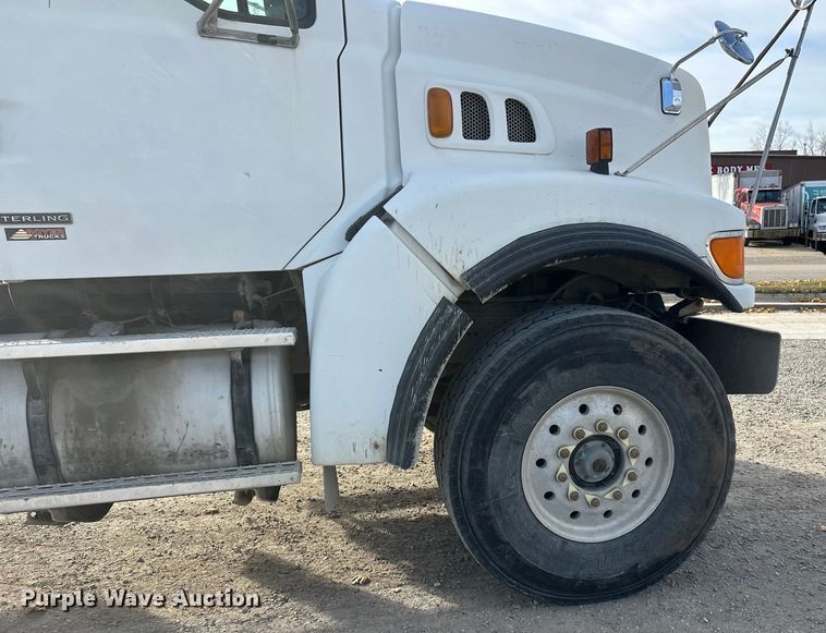 image for item DW4337 2003 Sterling L-Line truck cab and chassis