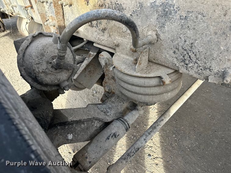 image for item DW4337 2003 Sterling L-Line truck cab and chassis