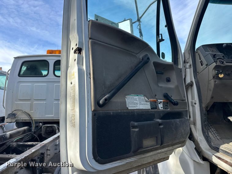 image for item DW4337 2003 Sterling L-Line truck cab and chassis
