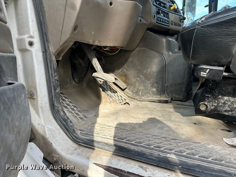 image for item DW4337 2003 Sterling L-Line truck cab and chassis