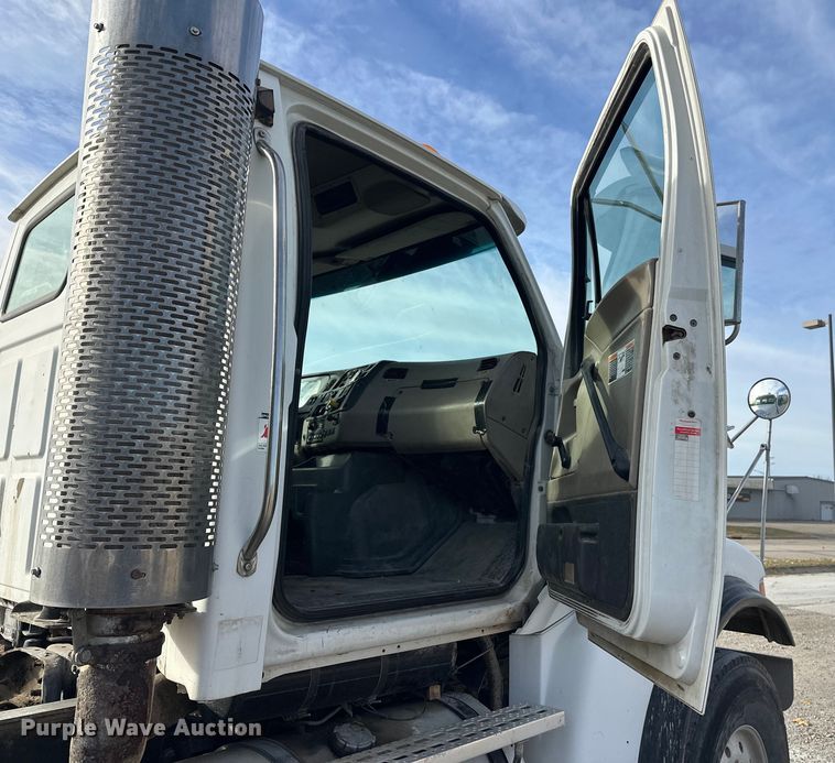 image for item DW4337 2003 Sterling L-Line truck cab and chassis