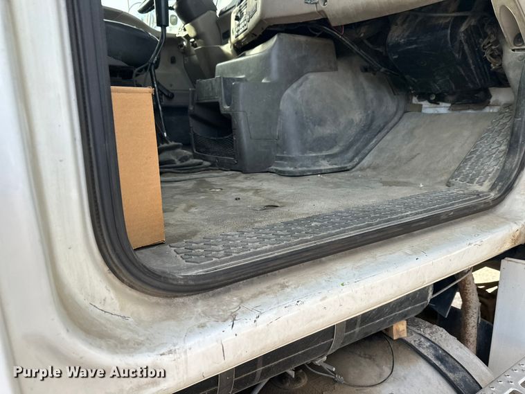 image for item DW4337 2003 Sterling L-Line truck cab and chassis