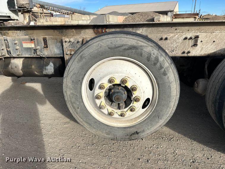 image for item DW4337 2003 Sterling L-Line truck cab and chassis