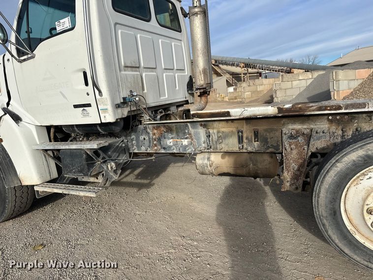 image for item DW4338 2003 Sterling L-Line truck cab and chassis