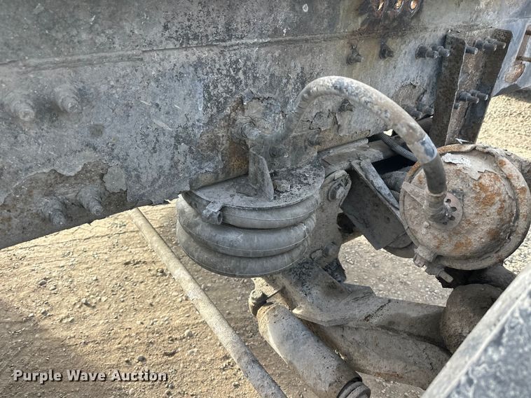 image for item DW4338 2003 Sterling L-Line truck cab and chassis