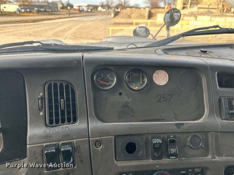 image for item DW4338 2003 Sterling L-Line truck cab and chassis