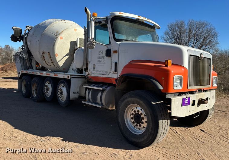 image for item DW4343 2006 International 5500i ready mix truck