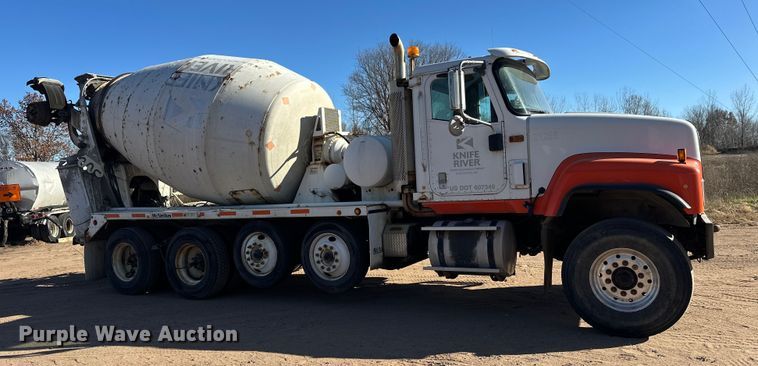 image for item DW4343 2006 International 5500i ready mix truck