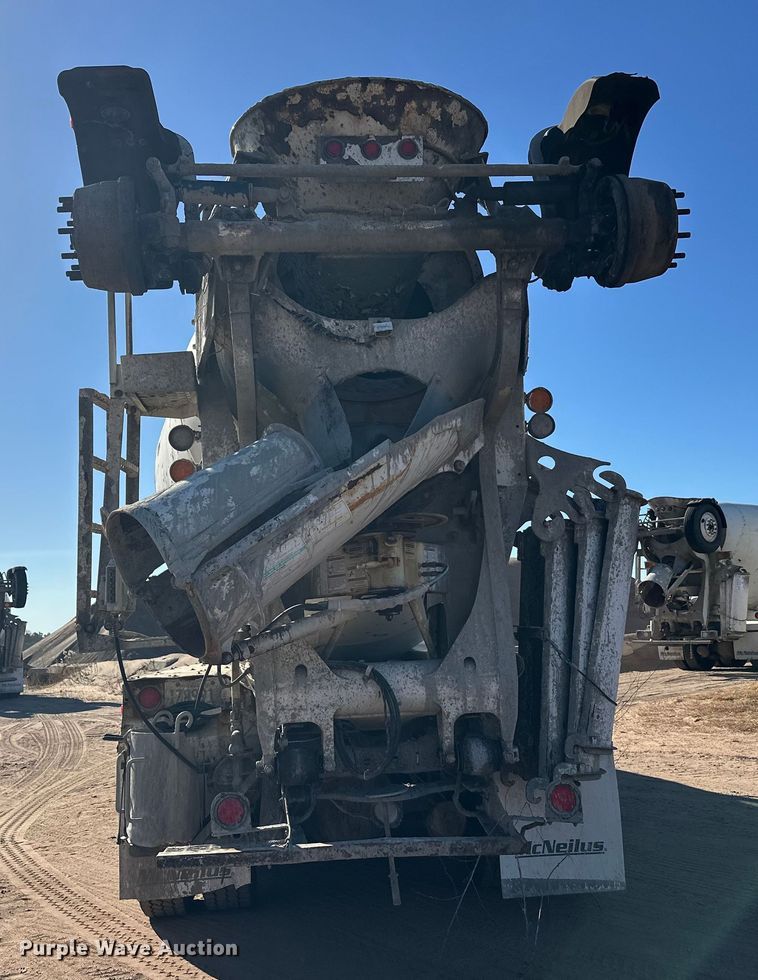 image for item DW4343 2006 International 5500i ready mix truck