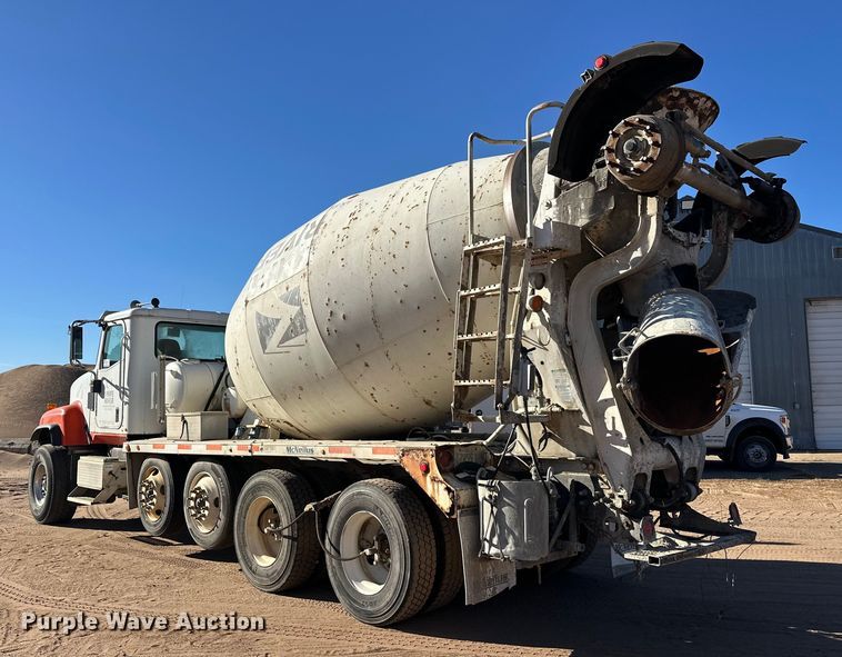 image for item DW4343 2006 International 5500i ready mix truck