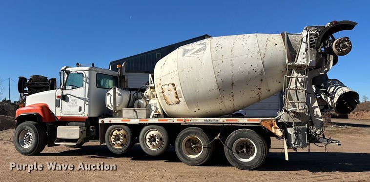 image for item DW4343 2006 International 5500i ready mix truck