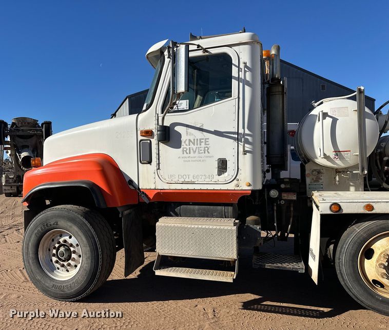 image for item DW4343 2006 International 5500i ready mix truck