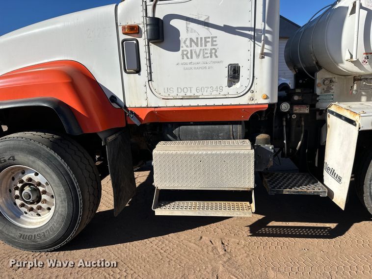 image for item DW4343 2006 International 5500i ready mix truck