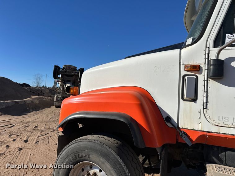 image for item DW4343 2006 International 5500i ready mix truck