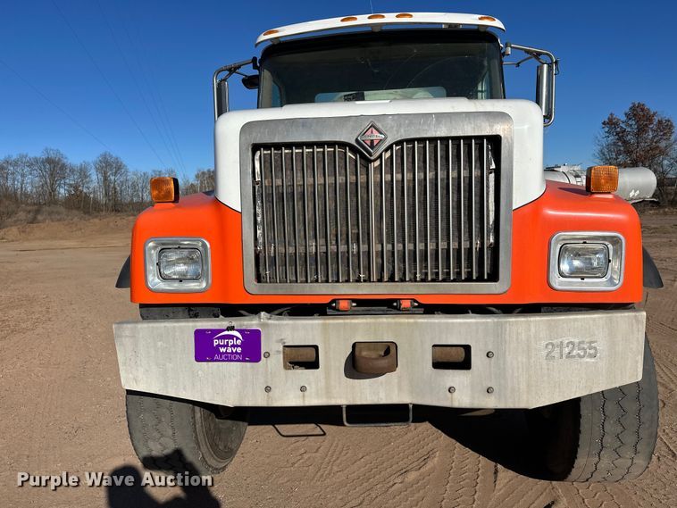 image for item DW4343 2006 International 5500i ready mix truck