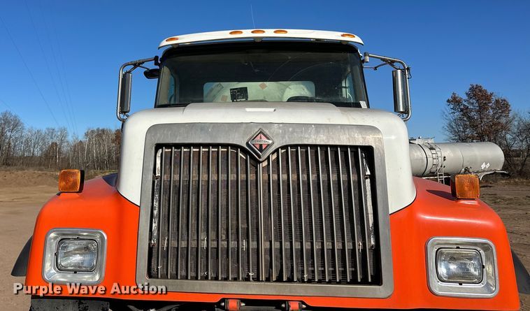 image for item DW4343 2006 International 5500i ready mix truck