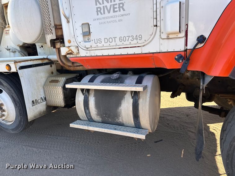 image for item DW4343 2006 International 5500i ready mix truck