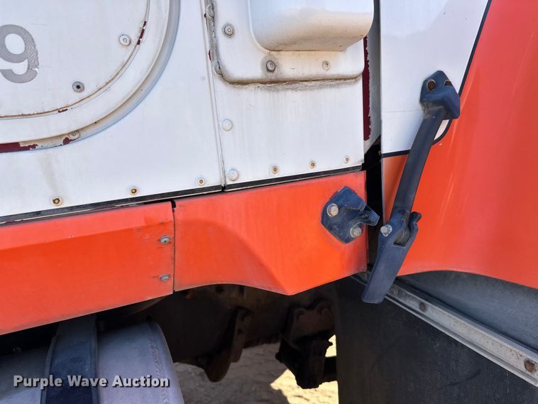 image for item DW4343 2006 International 5500i ready mix truck