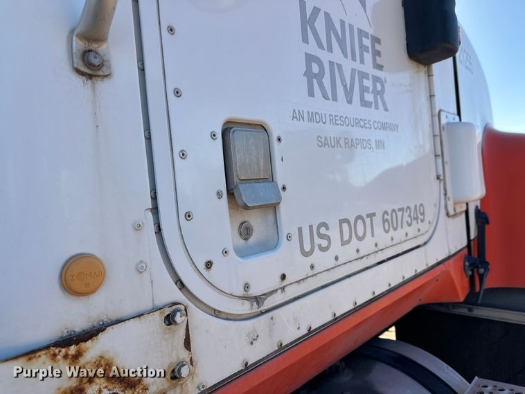 image for item DW4343 2006 International 5500i ready mix truck