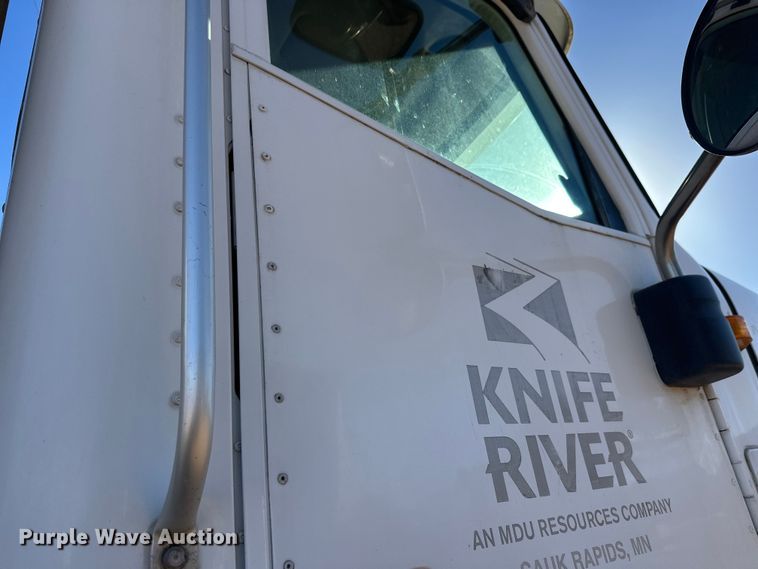 image for item DW4343 2006 International 5500i ready mix truck