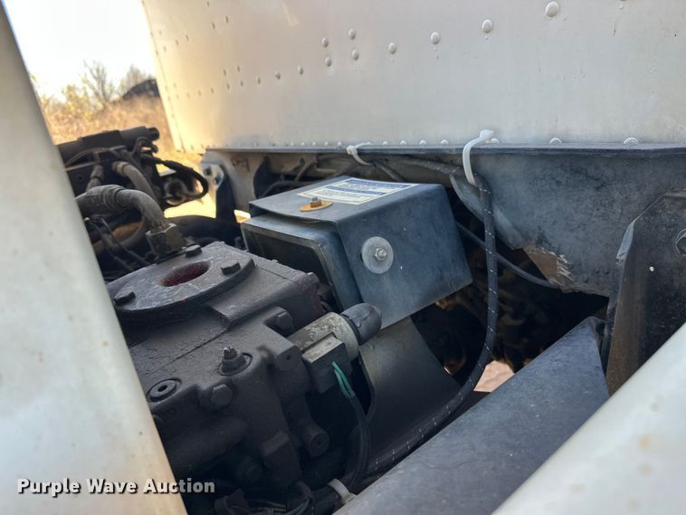 image for item DW4343 2006 International 5500i ready mix truck