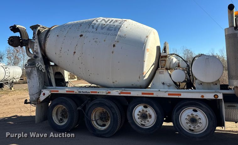 image for item DW4343 2006 International 5500i ready mix truck