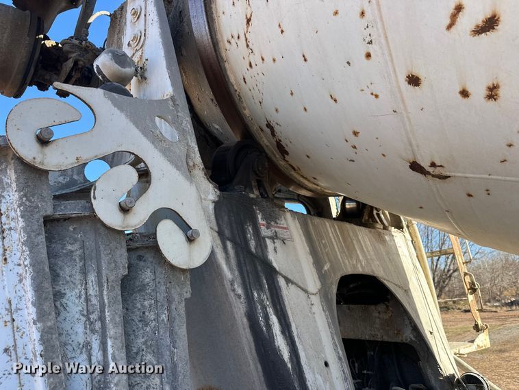 image for item DW4343 2006 International 5500i ready mix truck