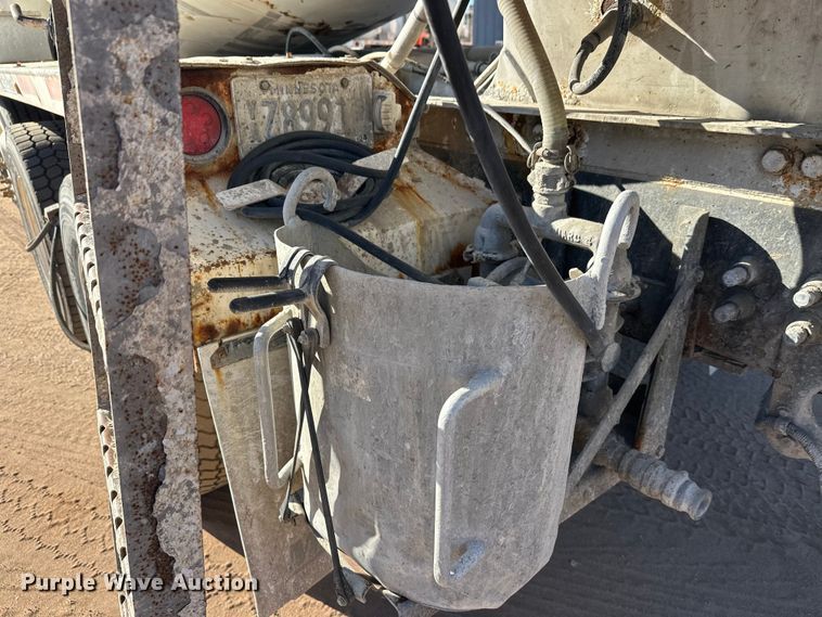 image for item DW4343 2006 International 5500i ready mix truck