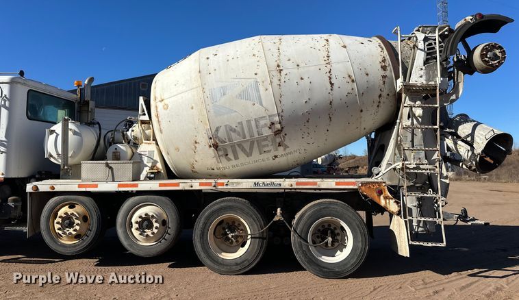 image for item DW4343 2006 International 5500i ready mix truck