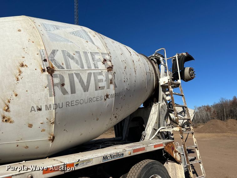 image for item DW4343 2006 International 5500i ready mix truck