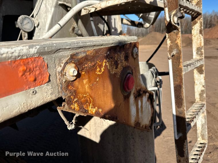 image for item DW4343 2006 International 5500i ready mix truck