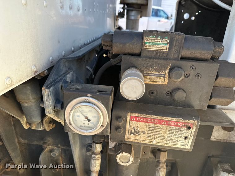 image for item DW4343 2006 International 5500i ready mix truck