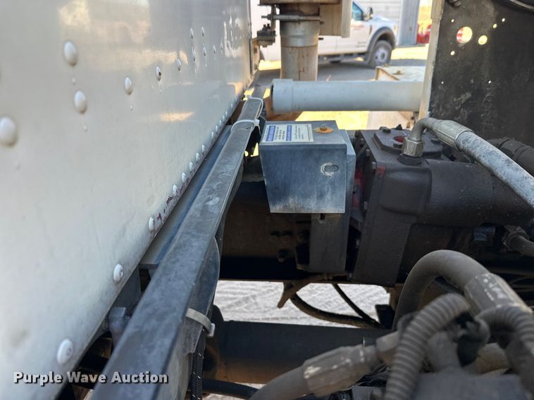 image for item DW4343 2006 International 5500i ready mix truck