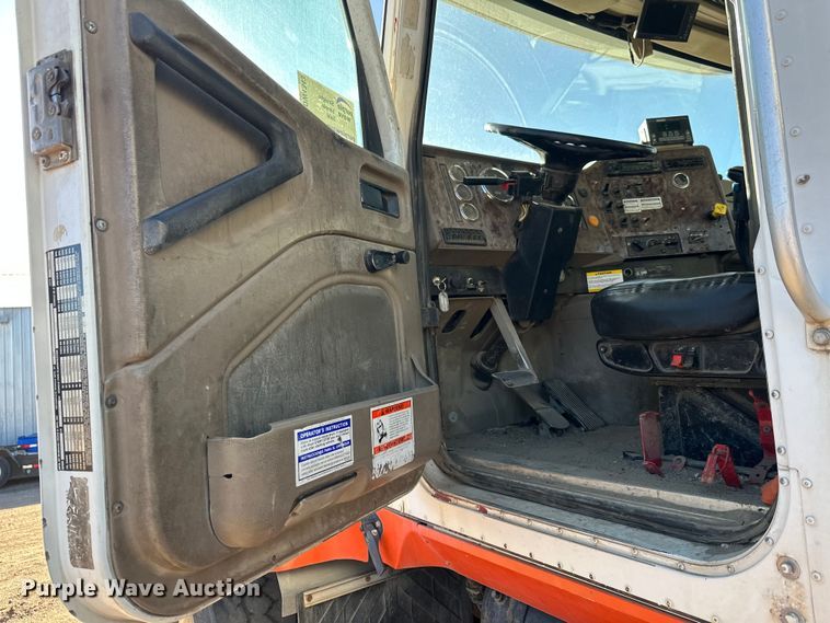 image for item DW4343 2006 International 5500i ready mix truck