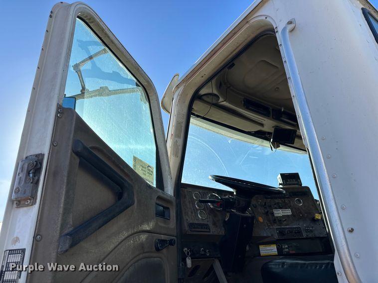 image for item DW4343 2006 International 5500i ready mix truck