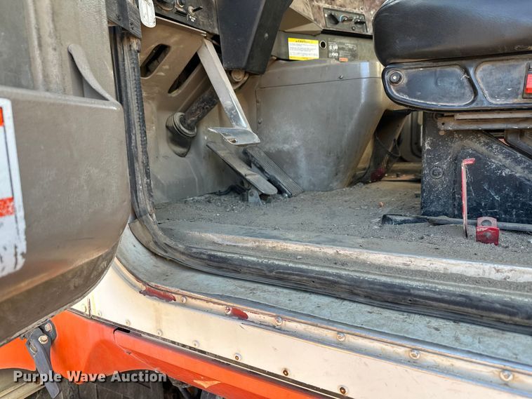 image for item DW4343 2006 International 5500i ready mix truck