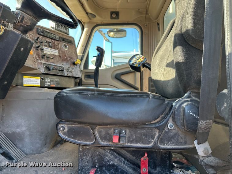 image for item DW4343 2006 International 5500i ready mix truck