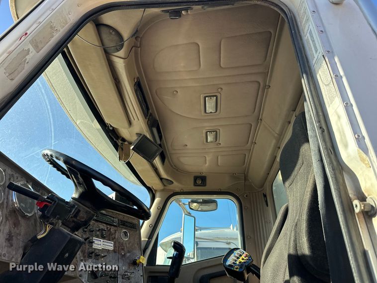 image for item DW4343 2006 International 5500i ready mix truck